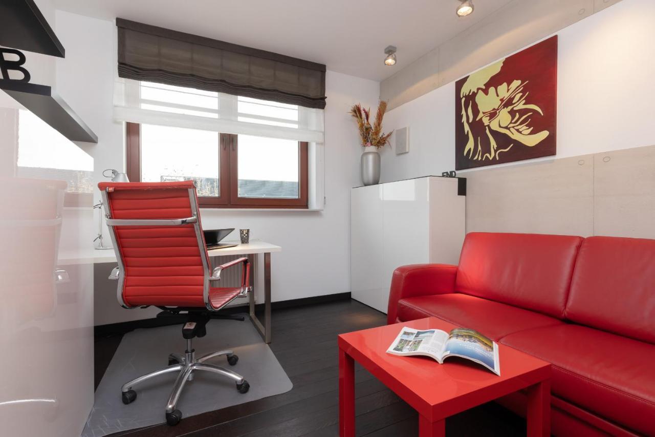 Warsaw Srodmiescie Riverside Three-Bedroom Apartment By Renters Экстерьер фото